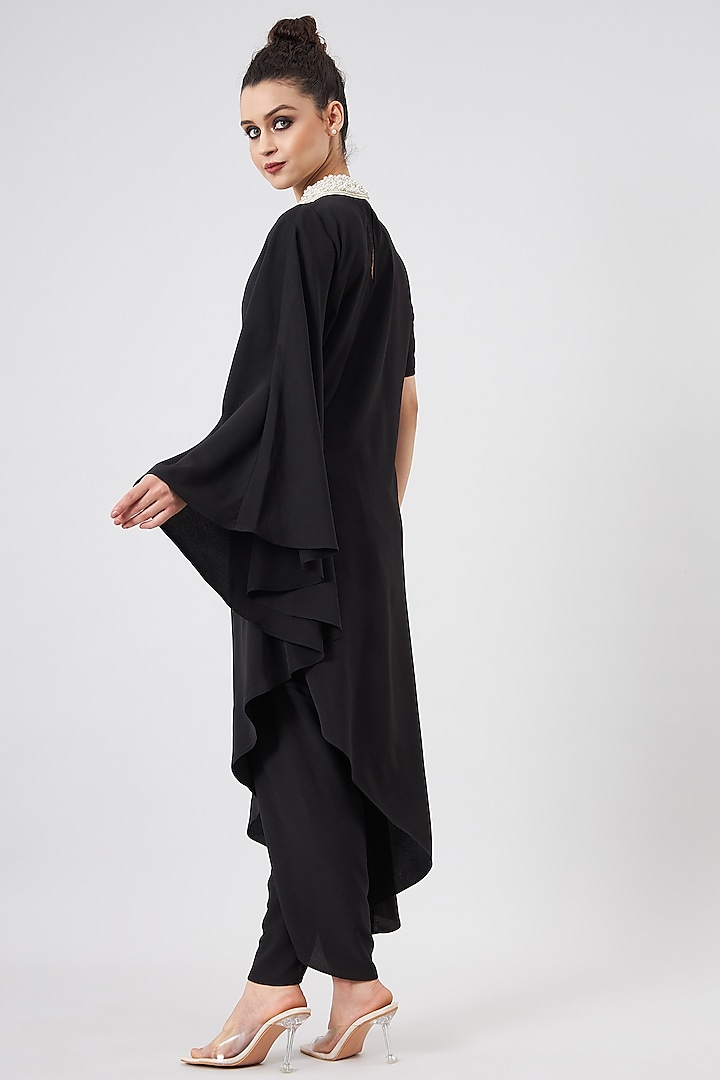Black Moss Crepe Embellished Kurta Set by Aakaar at Pernia's Pop Up Shop