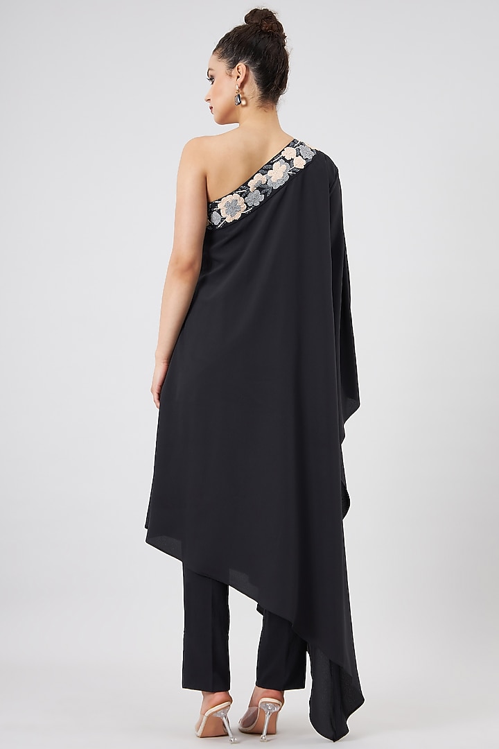 Black Moss Crepe Embellished Kaftan Set by Aakaar at Pernia's Pop Up Shop