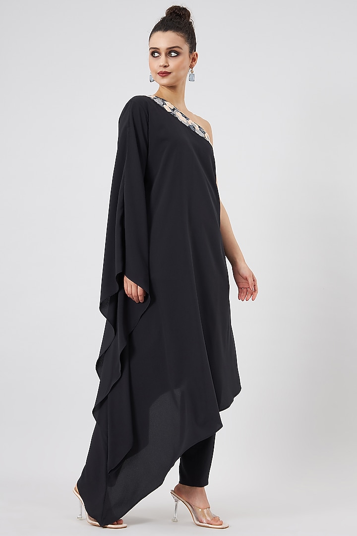 Black Moss Crepe Embellished Kaftan Set by Aakaar at Pernia's Pop Up Shop
