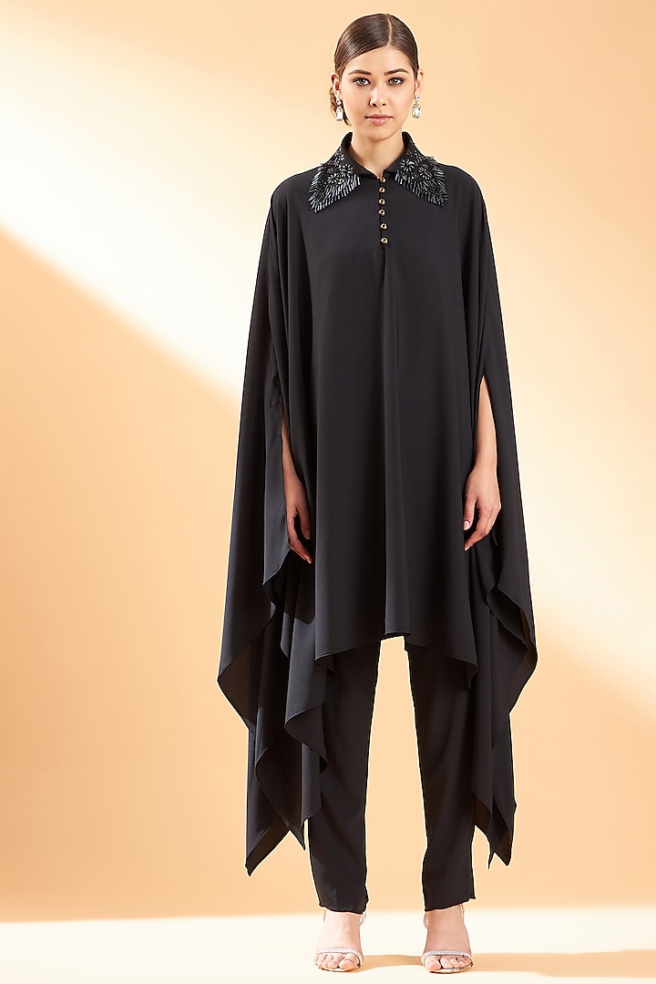 Black Moss Crepe Embroidered Kurta Set by Aakaar at Pernia's Pop Up Shop