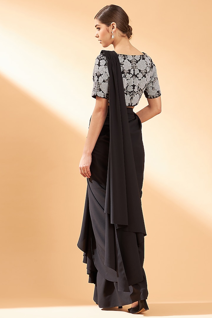 Black Moss Crepe Pre-Draped Party Wear Saree Set by Aakaar at Pernia's Pop Up Shop
