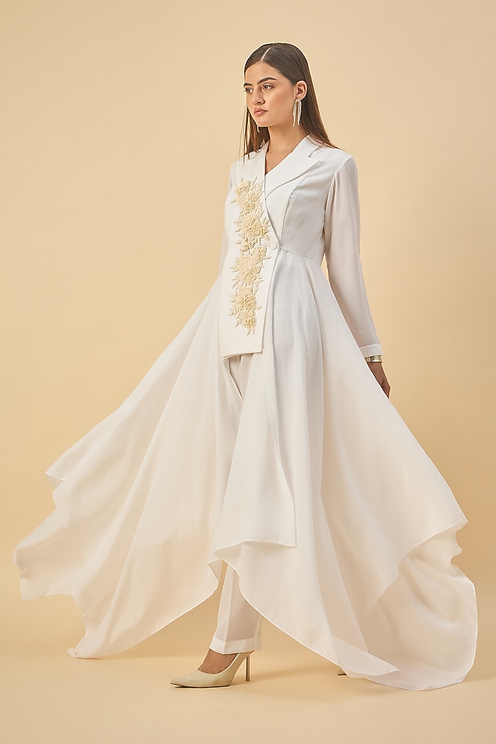 White Moss Crepe Floral Embroidered Handkerchief Blazer Set by Aakaar at Pernia's Pop Up Shop