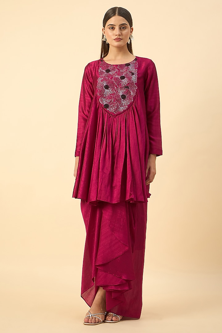 Pink Matka Silk Floral Embroidered Tunic Set by Aakaar at Pernia's Pop Up Shop