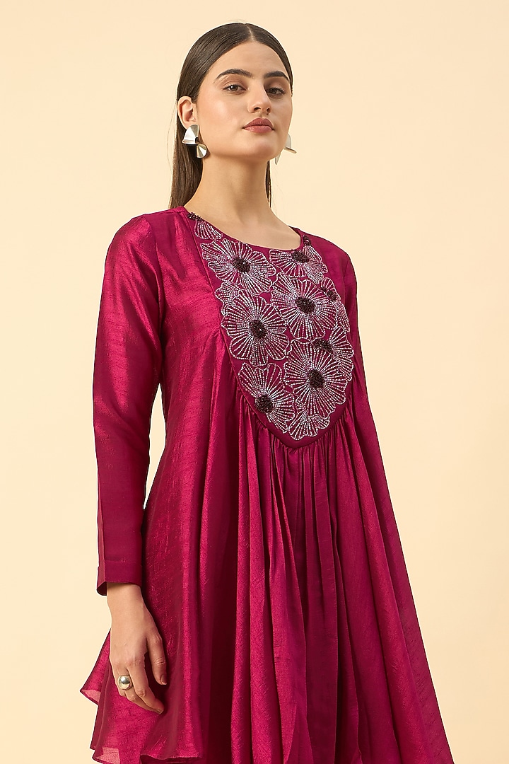 Pink Matka Silk Floral Embroidered Tunic Set by Aakaar at Pernia's Pop Up Shop