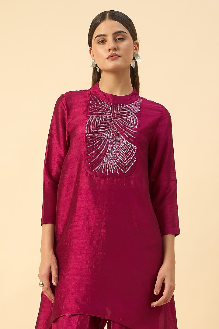 Pink Matka Silk Embroidered Tunic Set by Aakaar at Pernia's Pop Up Shop