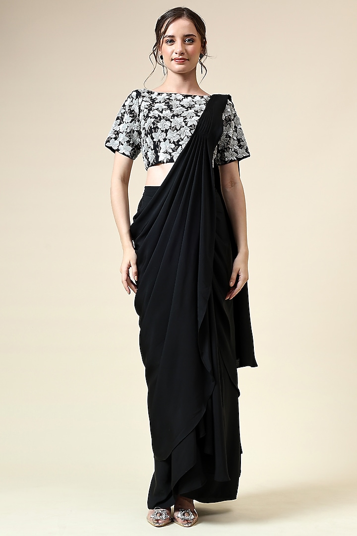 Black Moss Crepe Pre-Draped Saree Set by Aakaar at Pernia's Pop Up Shop