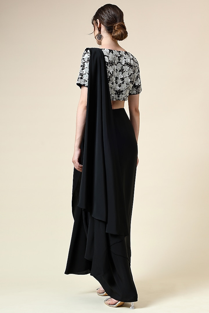 Black Moss Crepe Pre-Draped Party Wear Saree Set by Aakaar at Pernia's Pop Up Shop
