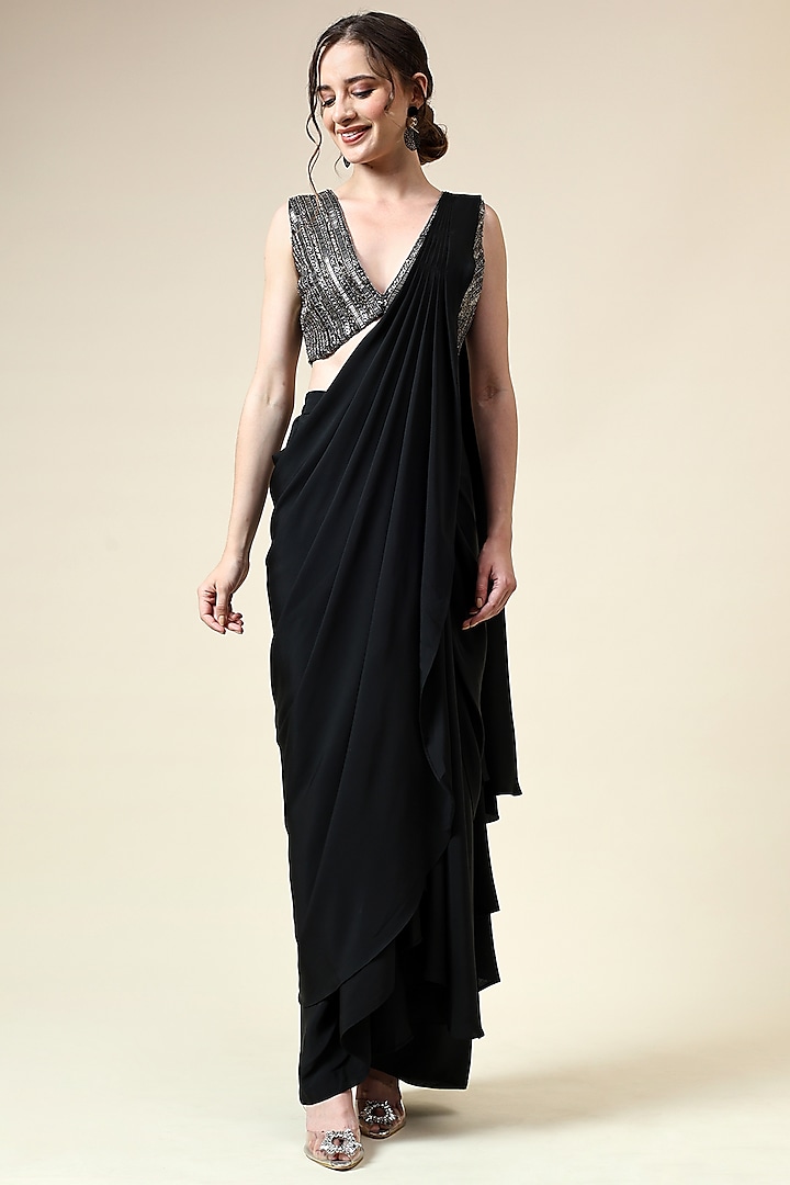 Black Moss Crepe Pre-Draped Party Wear Saree Set by Aakaar at Pernia's Pop Up Shop