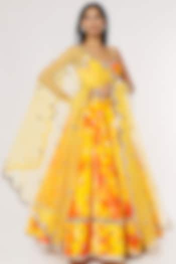 Powder Blue Zari Chanderi Embroidered Kurta Set by Akanksha Gajria at Pernia's Pop Up Shop