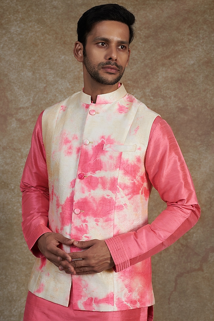 Ivory Raw Silk Printed Bundi Jacket Set by Akanksha Gajria Men at Pernia's Pop Up Shop