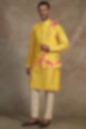 Yellow Raw Silk Tie-Dye Bundi Jacket With Kurta Set by Akanksha Gajria Men