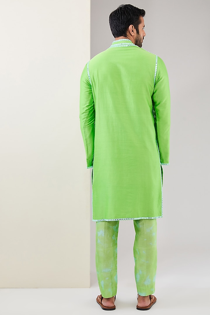 Green Raw Silk Mirror Work Kurta Set by Akanksha Gajria Men at Pernia's Pop Up Shop