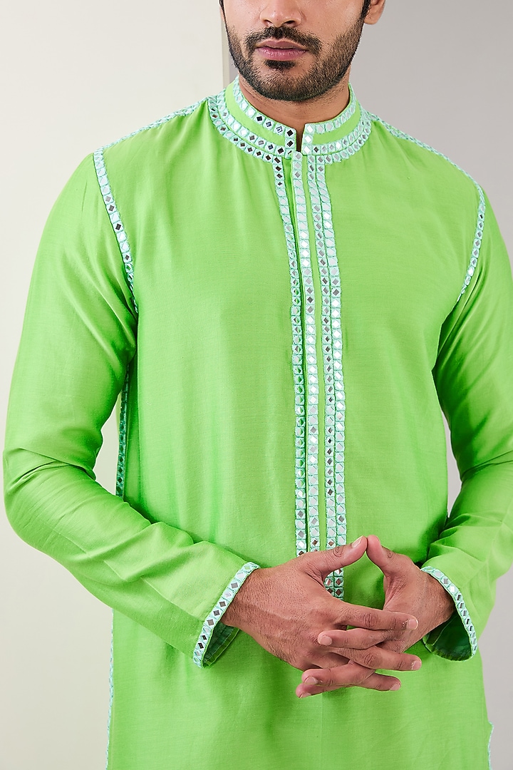 Green Raw Silk Mirror Work Kurta Set by Akanksha Gajria Men at Pernia's Pop Up Shop