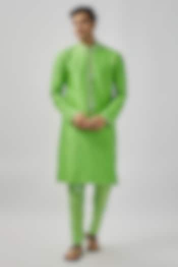 Green Raw Silk Mirror Work Kurta Set by Akanksha Gajria Men at Pernia's Pop Up Shop