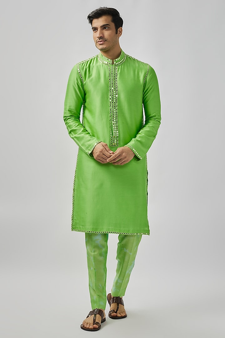 Green Raw Silk Mirror Work Kurta Set by Akanksha Gajria Men at Pernia's Pop Up Shop