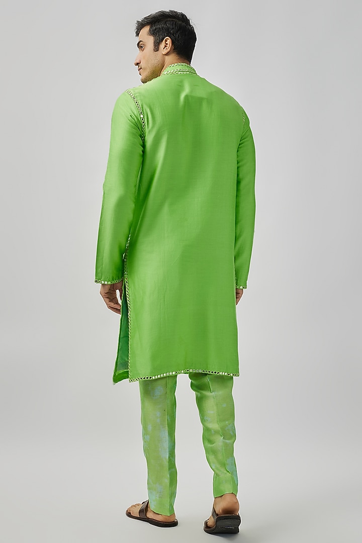 Green Raw Silk Mirror Work Kurta Set by Akanksha Gajria Men at Pernia's Pop Up Shop