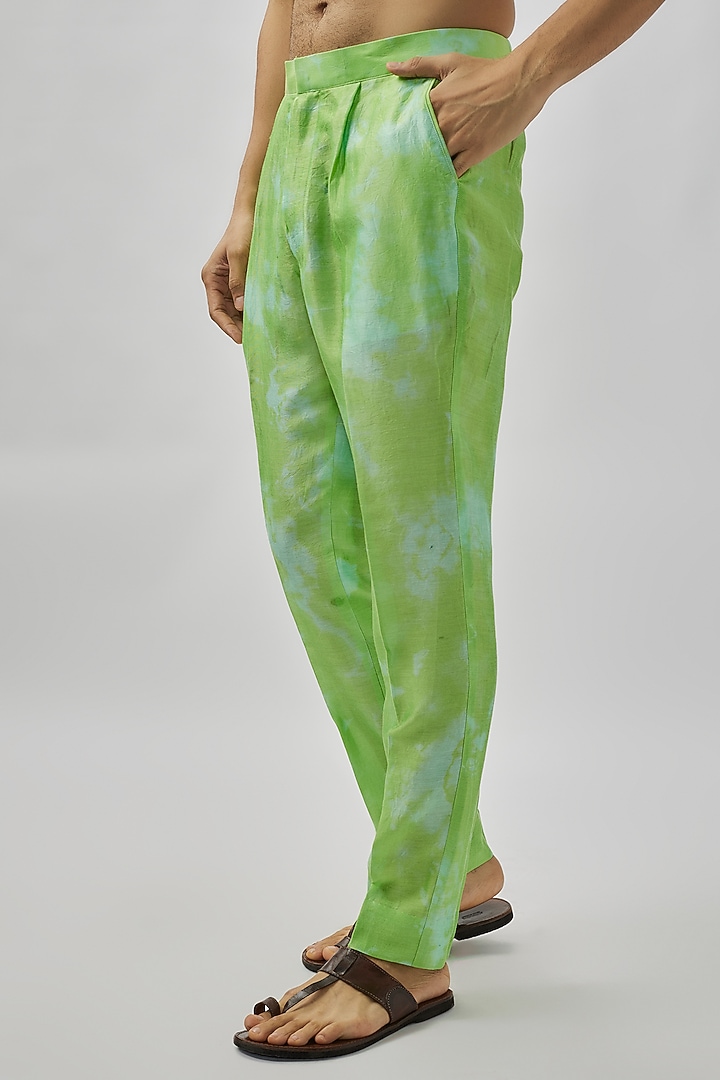 Green Raw Silk Mirror Work Kurta Set by Akanksha Gajria Men at Pernia's Pop Up Shop