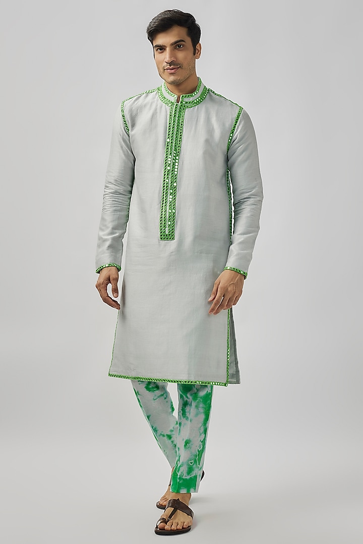 Grey Raw Silk Thread & Mirror Work Kurta Set by Akanksha Gajria Men at Pernia's Pop Up Shop