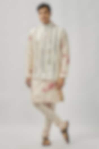 Ivory Raw Silk Mirror Work Tie-Dye Bundi Jacket Set by Akanksha Gajria Men at Pernia's Pop Up Shop