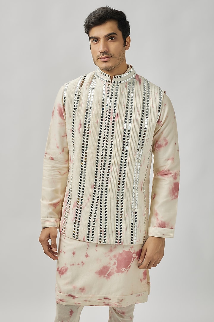 Ivory Raw Silk Mirror Work Tie-Dye Bundi Jacket Set by Akanksha Gajria Men at Pernia's Pop Up Shop