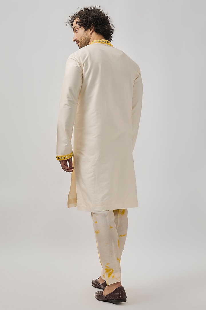 White Raw Silk Mirror Work Kurta Set by Akanksha Gajria Men at Pernia's Pop Up Shop