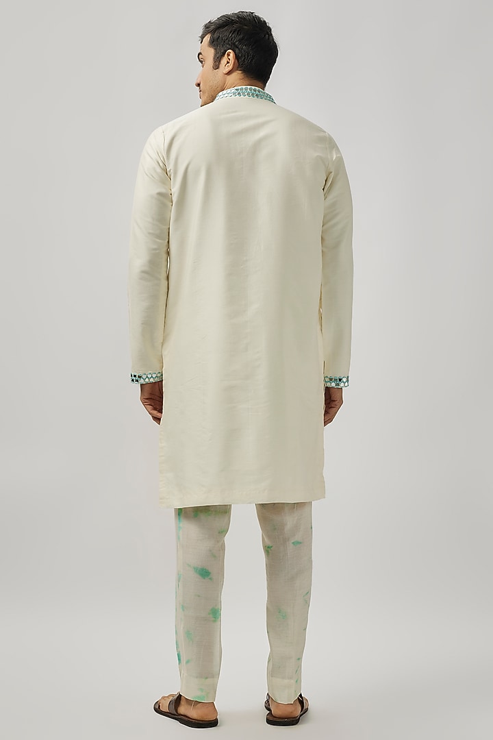 White Raw Silk Mirror Work Kurta Set by Akanksha Gajria Men at Pernia's Pop Up Shop