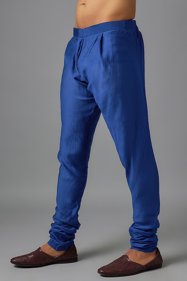 Navy Blue Raw Silk Mirror Embridered Bundi Jacket Set by Akanksha Gajria Men at Pernia's Pop Up Shop