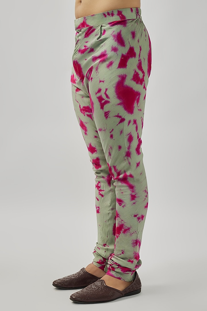 Olive Green & Pink Raw Silk Mirror Work Tie-Dye Bundi Jacket Set by Akanksha Gajria Men at Pernia's Pop Up Shop