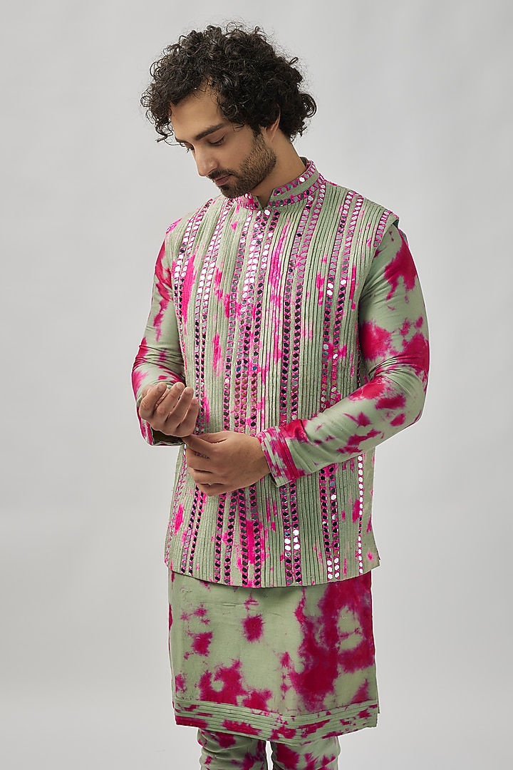 Olive Green & Pink Raw Silk Mirror Work Tie-Dye Bundi Jacket Set by Akanksha Gajria Men at Pernia's Pop Up Shop