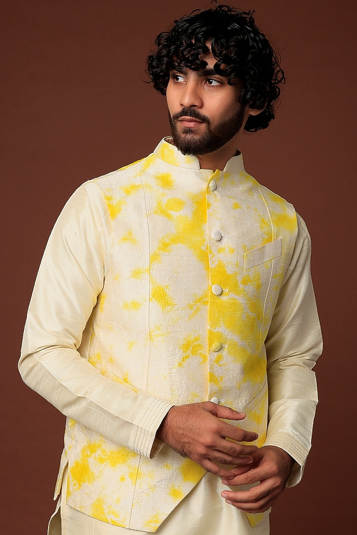 Cream Raw Silk Kurta Set With Bundi Jacket by Akanksha Gajria Men at Pernia's Pop Up Shop