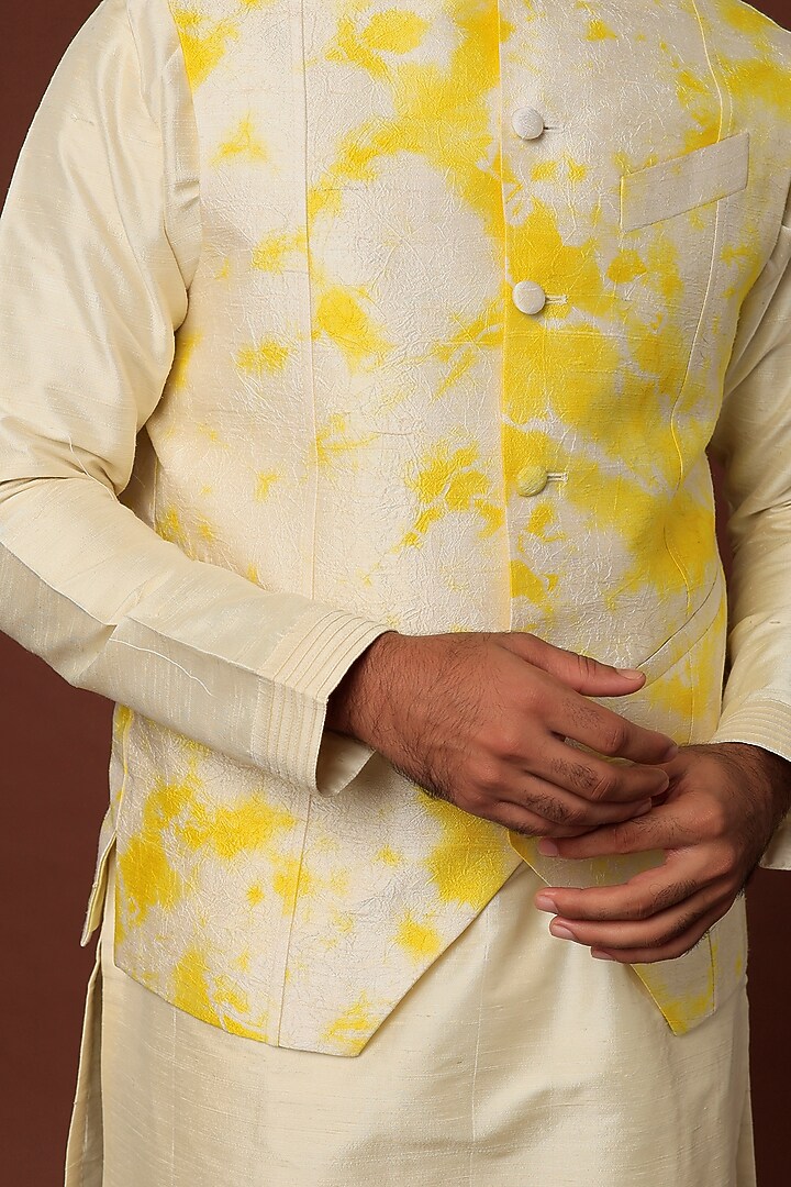 Cream Raw Silk Kurta Set With Bundi Jacket by Akanksha Gajria Men at Pernia's Pop Up Shop