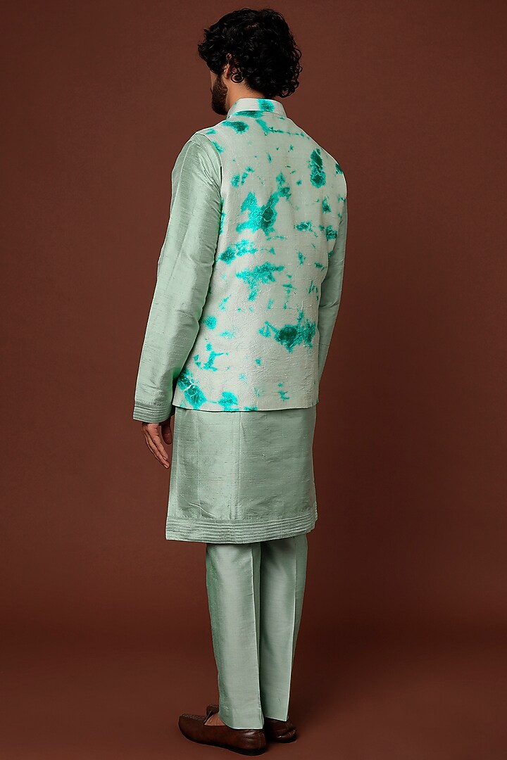 Blue Raw Silk Handmade Tie-Dye Printed Bundi Jacket Set by Akanksha Gajria Men at Pernia's Pop Up Shop