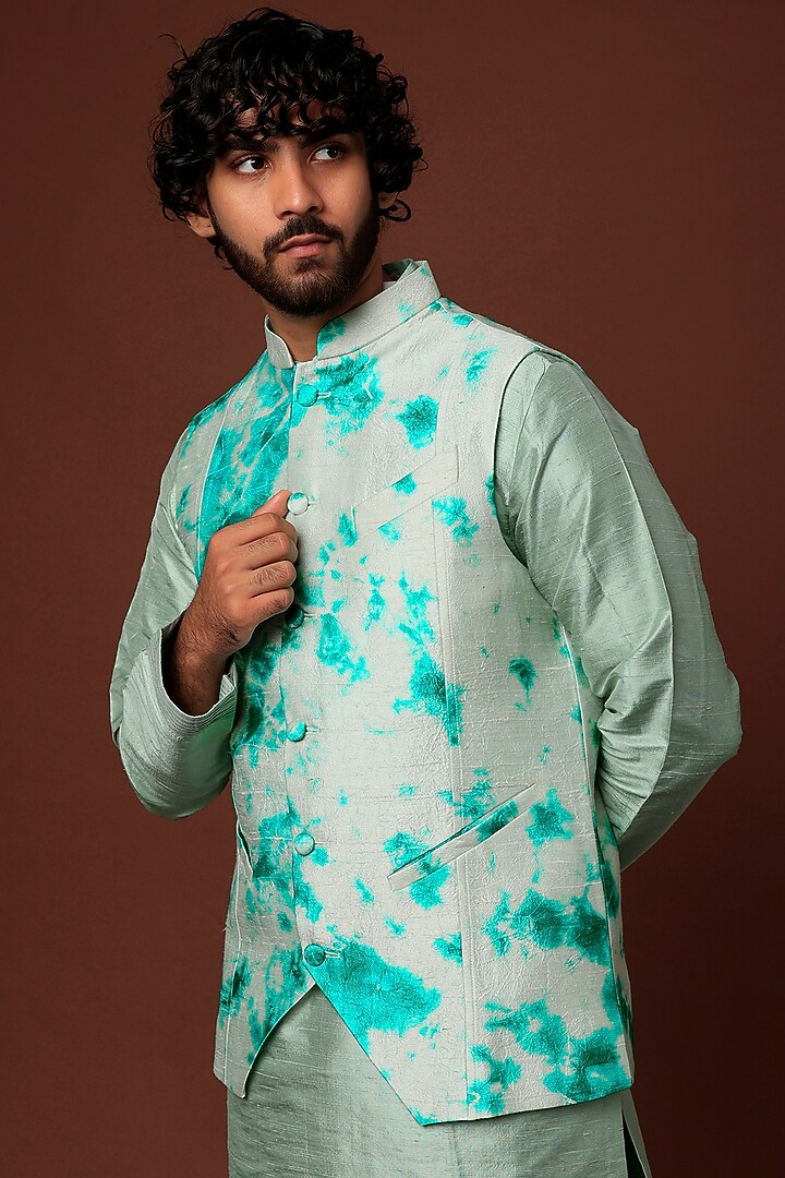 Blue Raw Silk Handmade Tie-Dye Printed Bundi Jacket Set by Akanksha Gajria Men at Pernia's Pop Up Shop