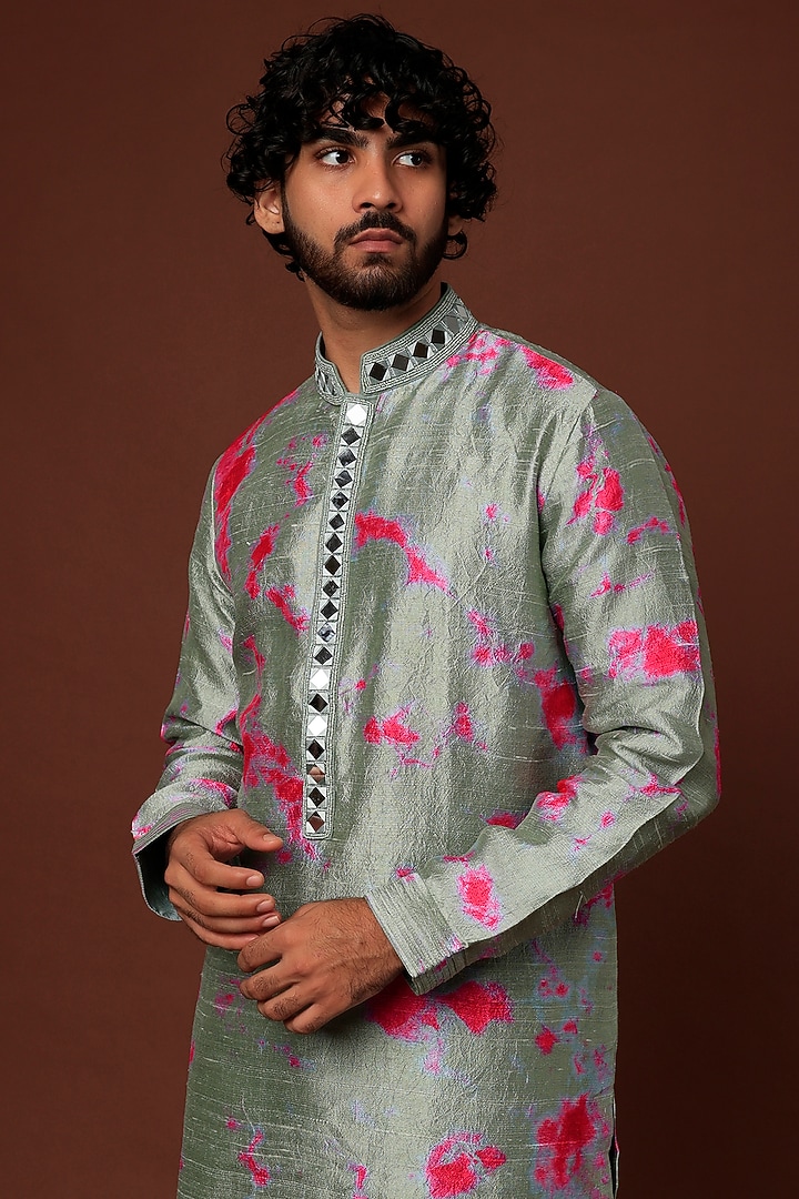 Grey & Pink Tie-Dye Kurta Set by Akanksha Gajria Men at Pernia's Pop Up Shop