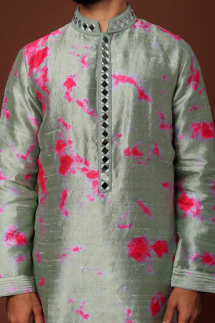 Grey & Pink Tie-Dye Kurta Set by Akanksha Gajria Men at Pernia's Pop Up Shop