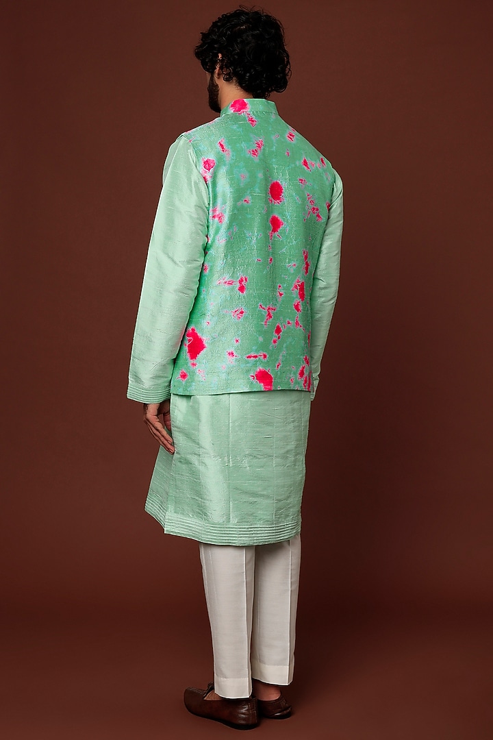 Mint Tie-Dye Bundi Jacket With Kurta Set by Akanksha Gajria Men at Pernia's Pop Up Shop