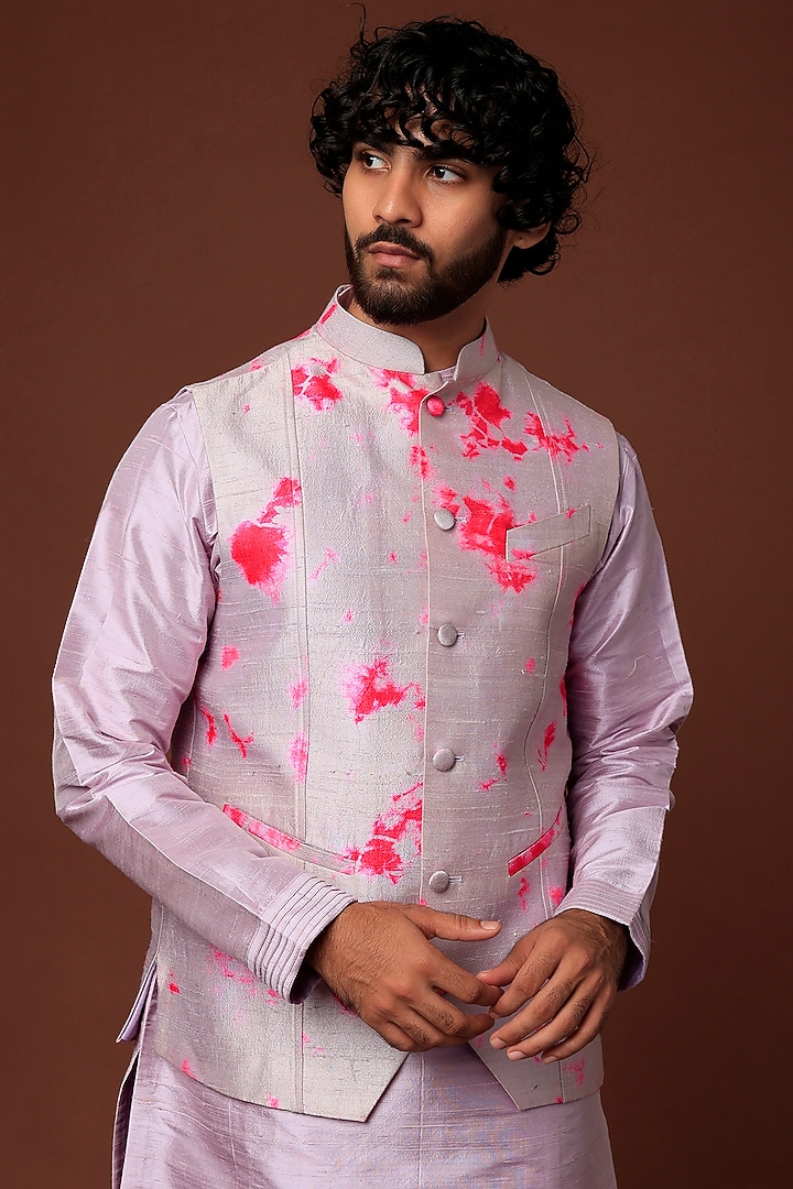 Lilac & Pink Tie-Dye Bundi Jacket With Kurta Set by Akanksha Gajria Men at Pernia's Pop Up Shop