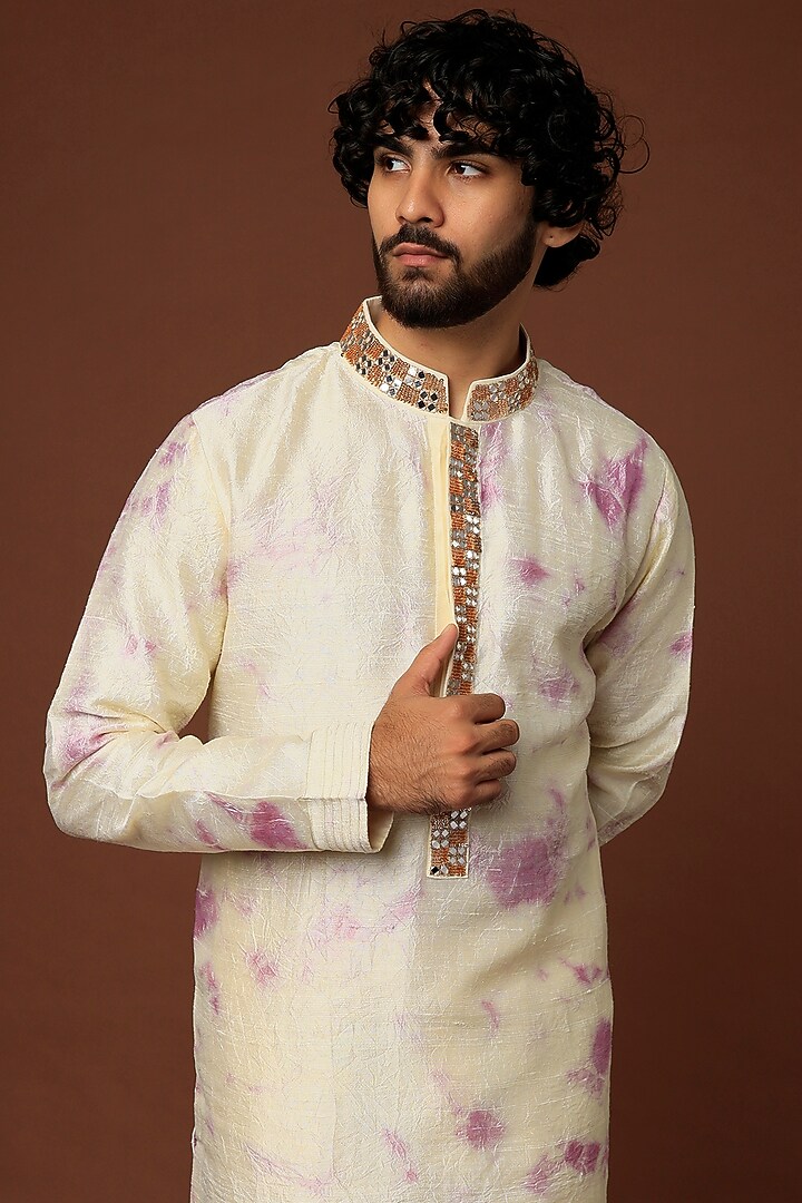 Ivory & Lilac Raw Silk Printed & Mirror Embroidered Kurta Set by Akanksha Gajria Men at Pernia's Pop Up Shop