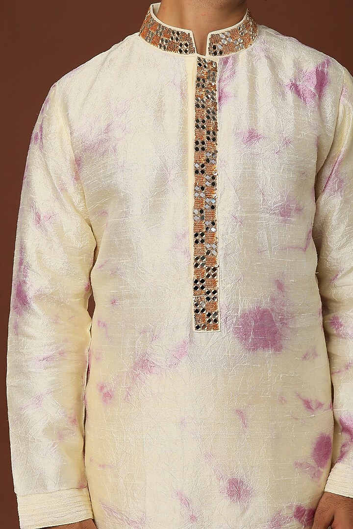 Ivory & Lilac Raw Silk Printed & Mirror Embroidered Kurta Set by Akanksha Gajria Men at Pernia's Pop Up Shop
