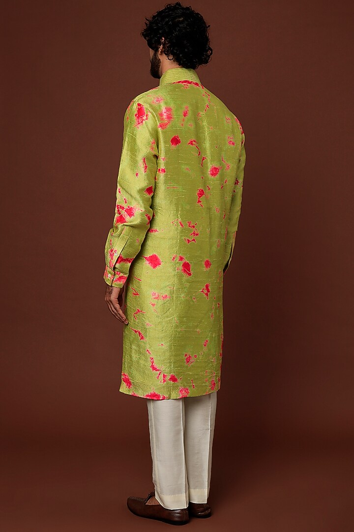 Green & Pink Raw Silk Tie-Dye Printed Kurta Set by Akanksha Gajria Men at Pernia's Pop Up Shop