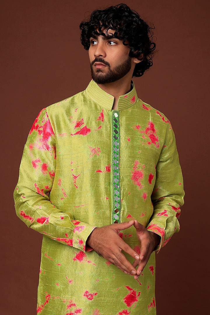 Green & Pink Raw Silk Tie-Dye Printed Kurta Set by Akanksha Gajria Men at Pernia's Pop Up Shop