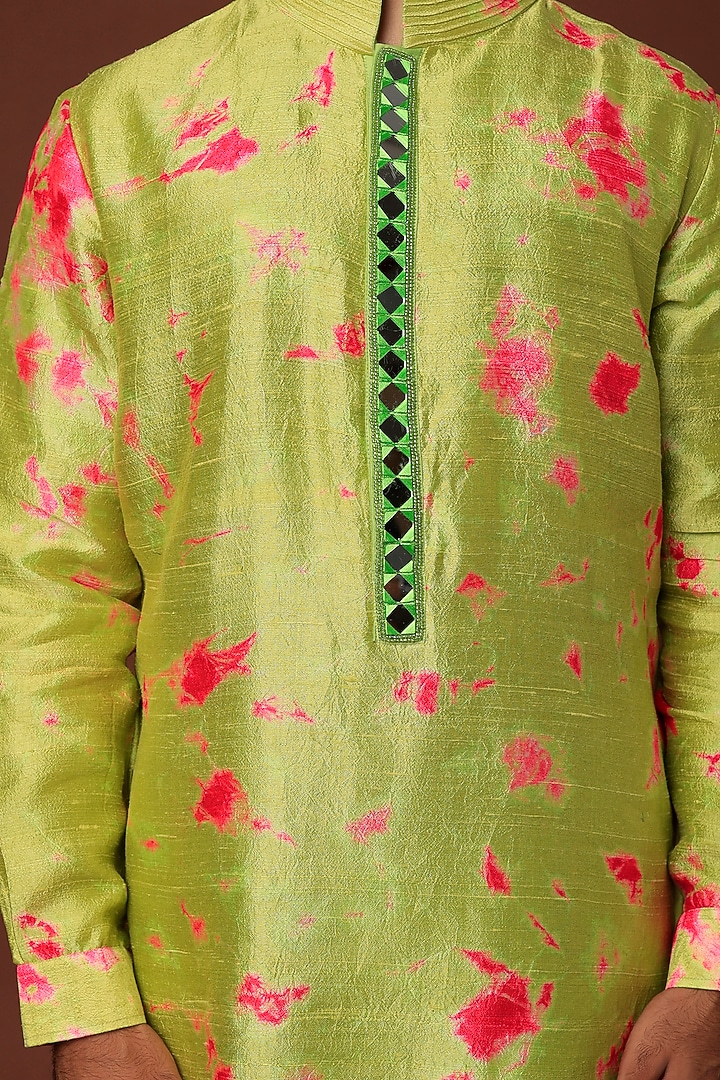 Green & Pink Raw Silk Tie-Dye Printed Kurta Set by Akanksha Gajria Men at Pernia's Pop Up Shop