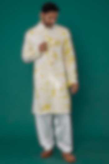 White Raw Silk Tie-Dye Kurta Set by Akanksha Gajria Men