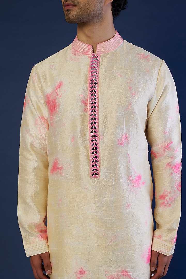 Ivory & Pink Raw Silk Printed & Mirror by Akanksha Gajria Men at Pernia's Pop Up Shop