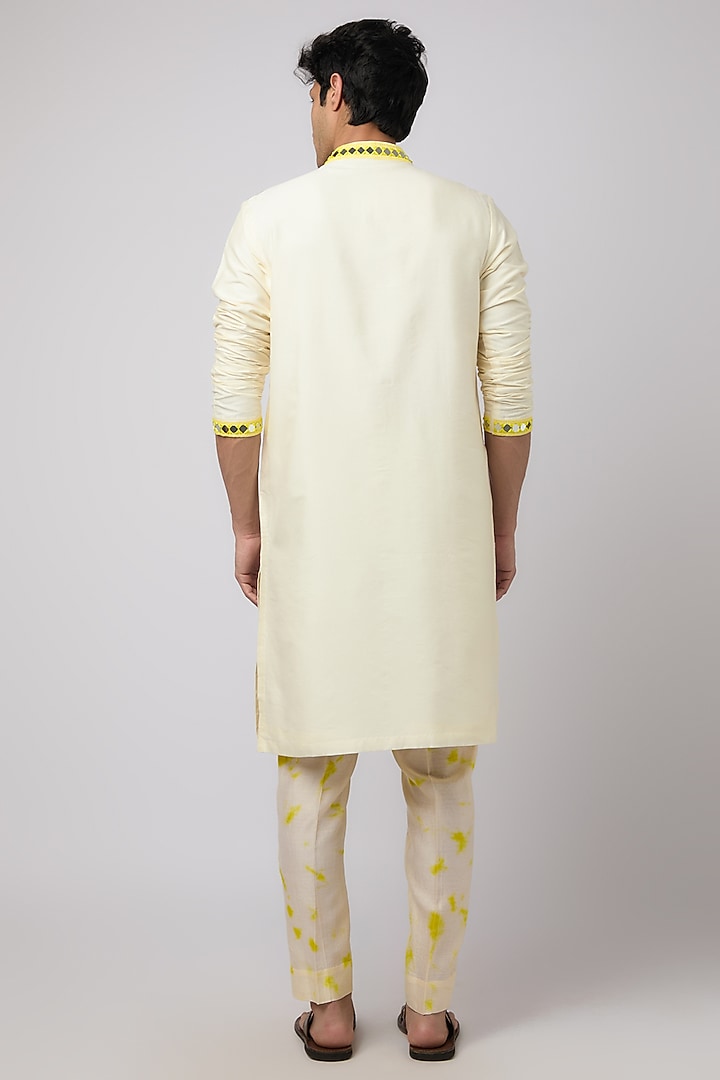 Ivory Silk Mirror Embroidered Kurta Set by Akanksha Gajria Men at Pernia's Pop Up Shop
