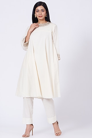 Off-White Zardosi Embroidered Kurta Set by Amrita KM