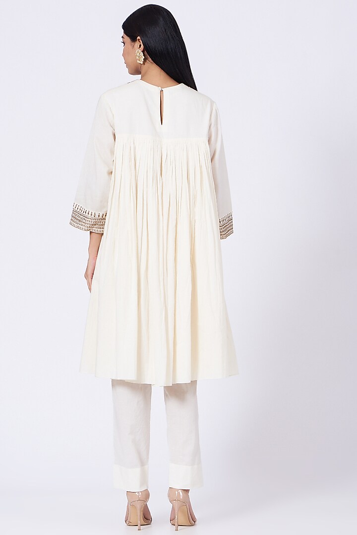 Off-White Zardosi Embroidered Kurta Set by Amrita KM at Pernia's Pop Up Shop