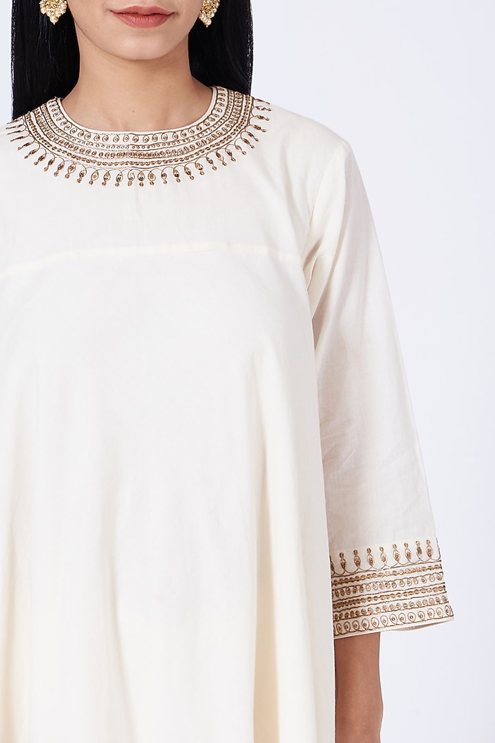 Off-White Zardosi Embroidered Kurta Set by Amrita KM at Pernia's Pop Up Shop