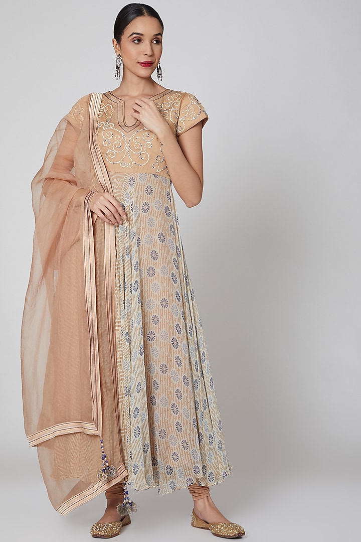 Gold Embroidered Kurta Set by Amrita KM