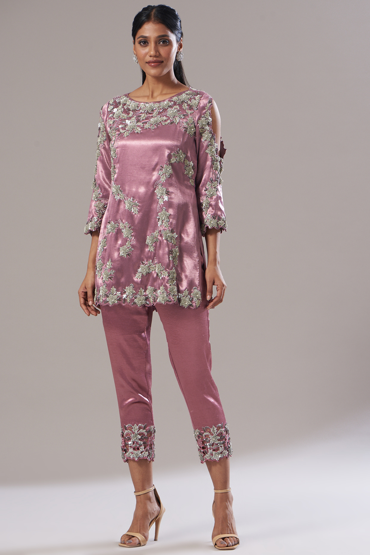 Mauve Embroidered Kurta Set by Akanksha Mago at Pernia's Pop Up Shop